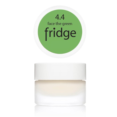 Świeży krem regenerujący do twarzy fridge 4.4 face the green 4ml w szklanym pojemniku.