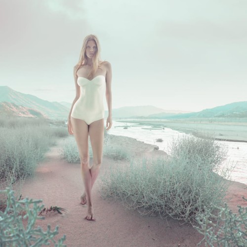 yde I have a knife in my hand-2.jpg